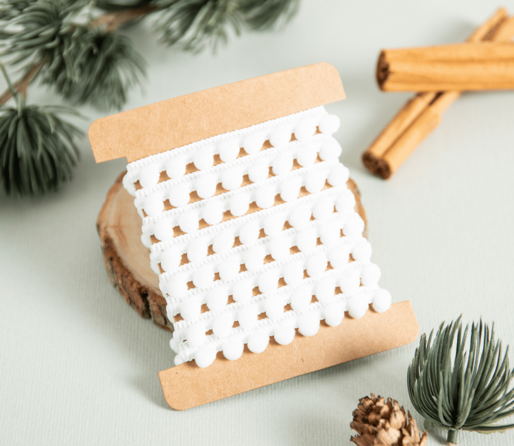 Nastro con Nappine, disponibile in Bianco o Nero