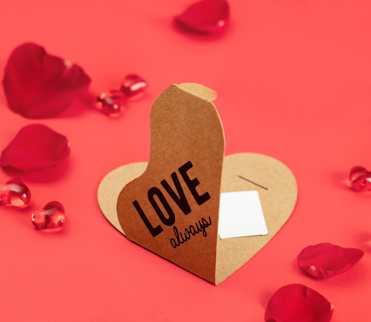 Scatola a Cuore per Buoni o Biglietti Scatola a Cuore per Buoni o Biglietti