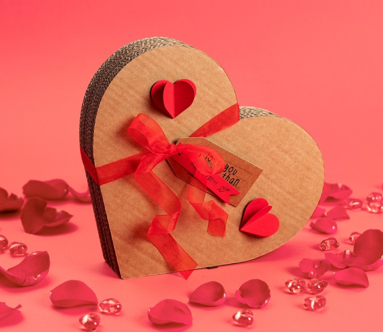 Un regalo fatto con il cuore (decorativo in cartone)! Un regalo fatto con il cuore (decorativo in cartone)!