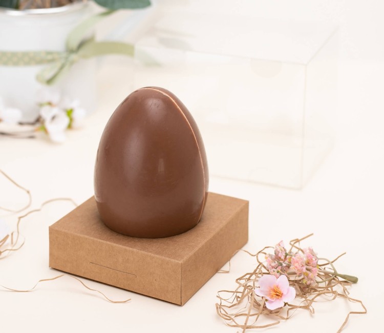 Scatole trasparenti per un uovo di Pasqua