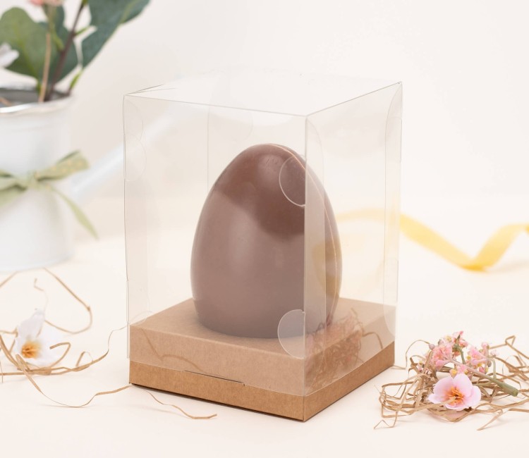 Scatole trasparenti per un uovo di Pasqua