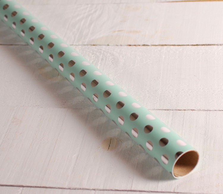 Carta da regalo con pois di foil