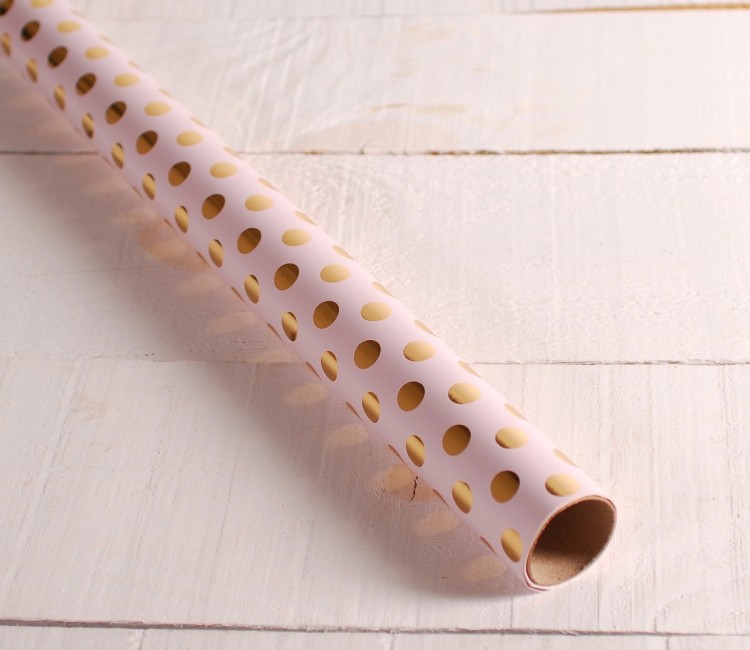 Carta da regalo con pois di foil