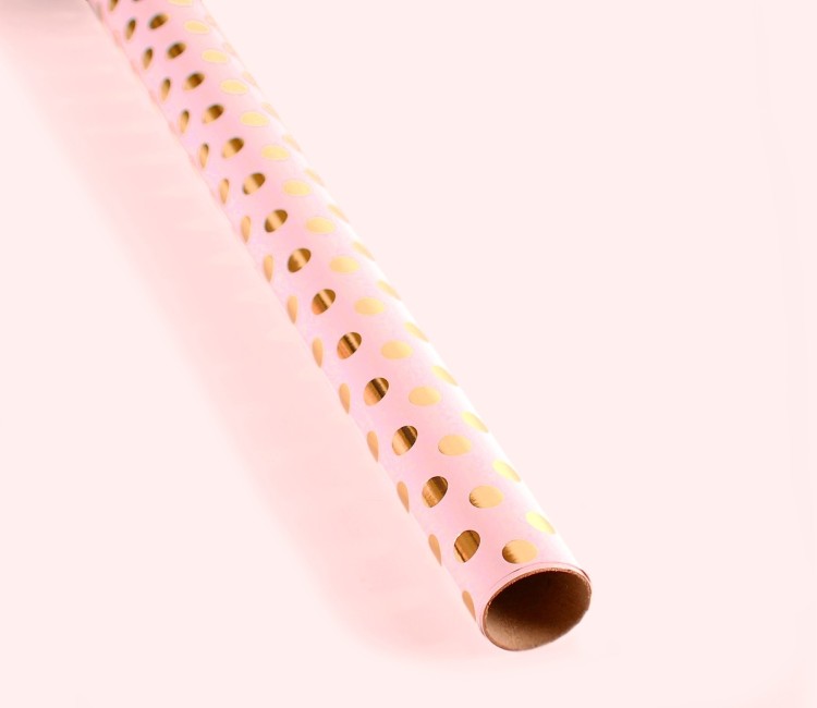 Carta da regalo con pois di foil