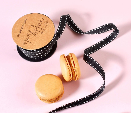 Nastro grosgrain nero impunture