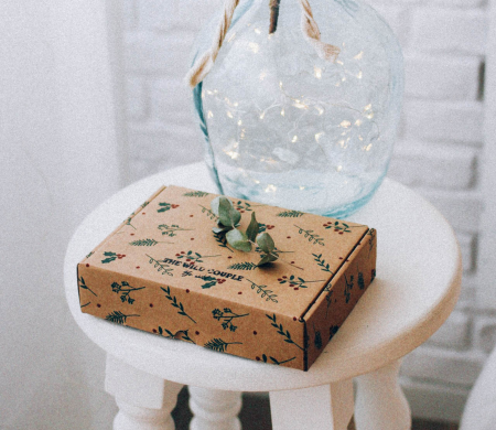 Scatola decorata con foglie