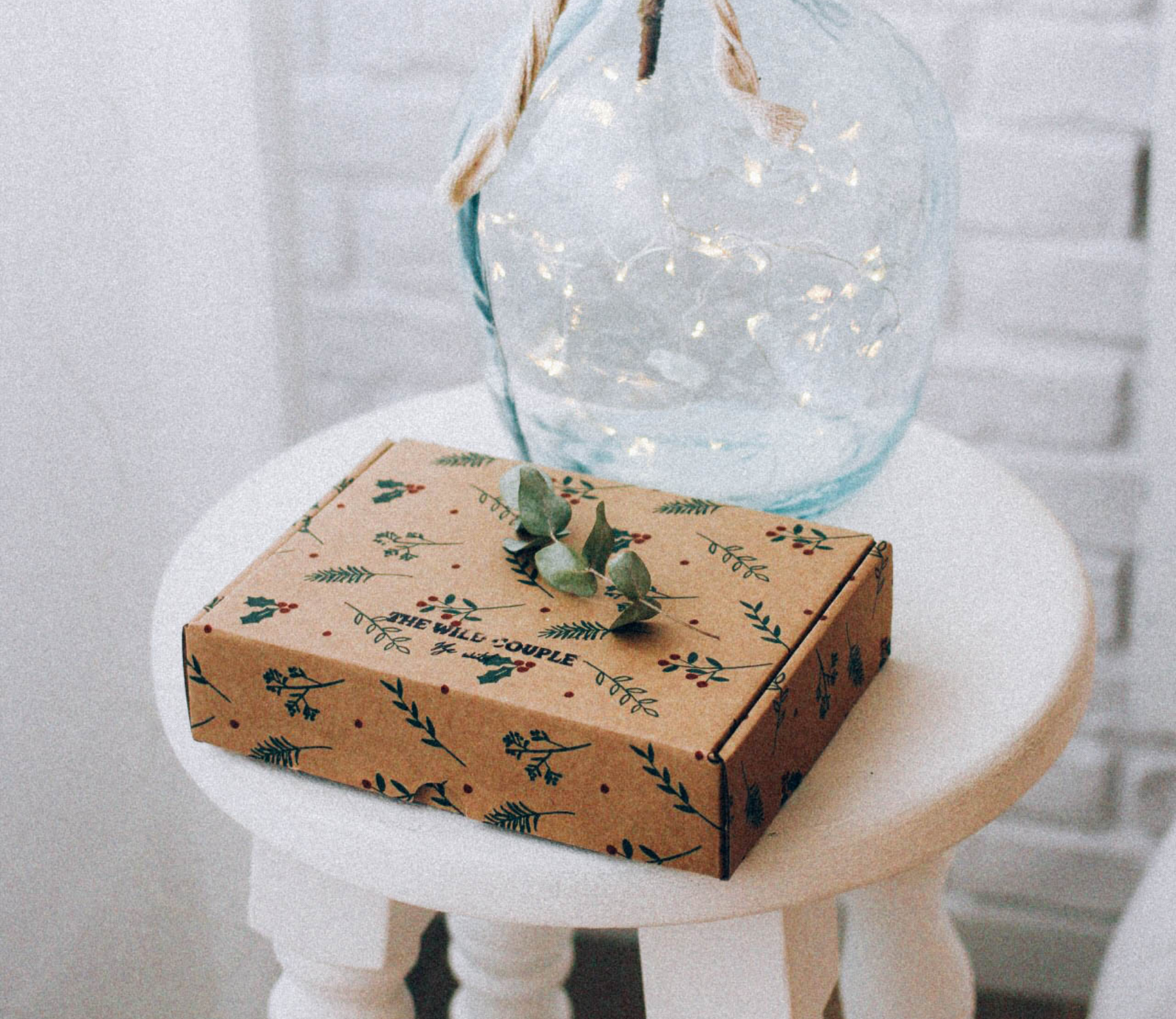 Scatola automontante decorata con foglie