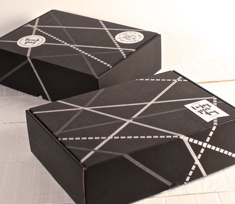 scatola-per-spedizioni-in-bianco-ed-in-nero-selfpackaging-6