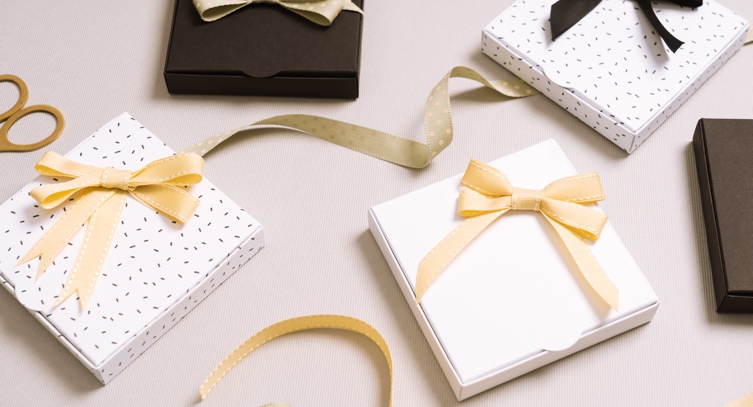 Come creare fiocchi per i tuoi regali - Selfpackaging Blog