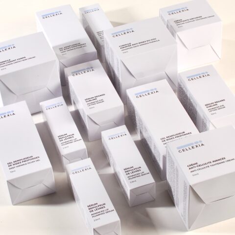 Esposizione di scatole cosmetiche personalizzate presso Cellexia, con strutture premium e finiture di lusso per prodotti di cura della pelle.